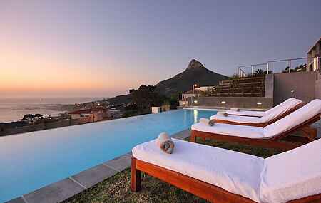 Camps Bay studio apartment - luxurious with stunning sea