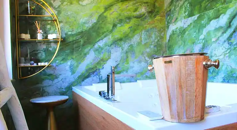 Unterkunft mit Seeblick mit Whirlpool