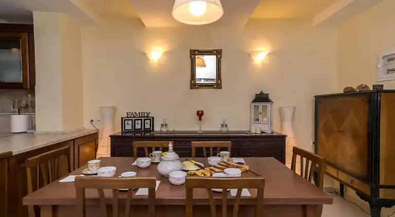 George's Poet Maisonnette