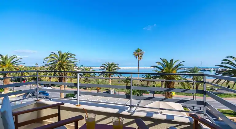 George's Poet Maisonnette