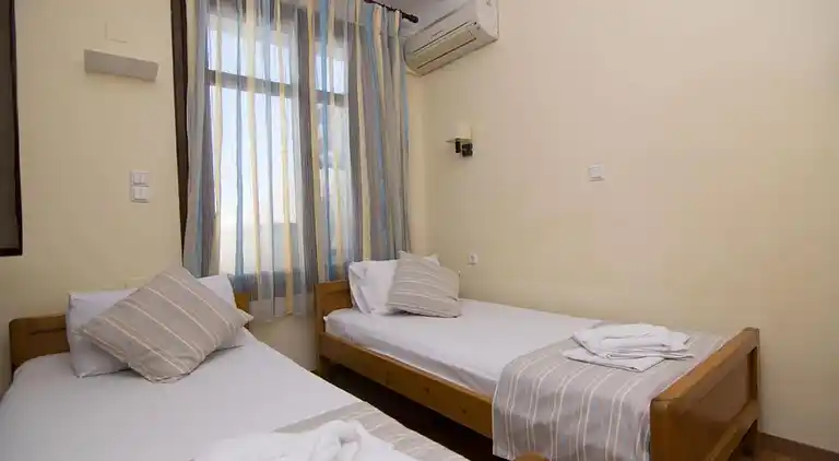 George's Poet Maisonnette