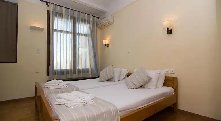 George's Poet Maisonnette