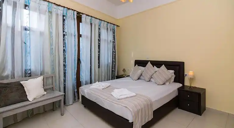 George's Poet Maisonnette