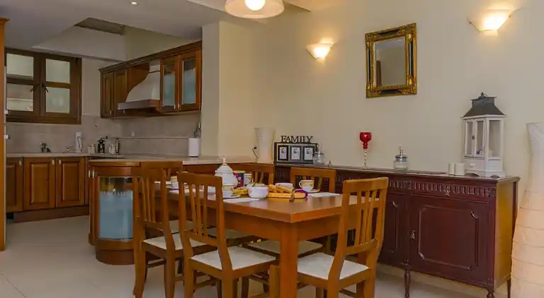 George's Poet Maisonnette