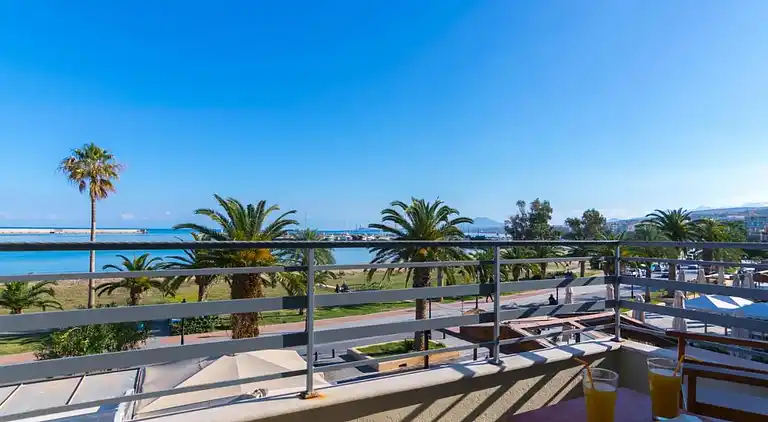 George's Poet Maisonnette