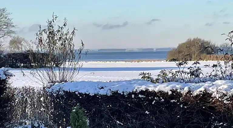 Lækkert sommerhus med sauna og kig til Østersøen 