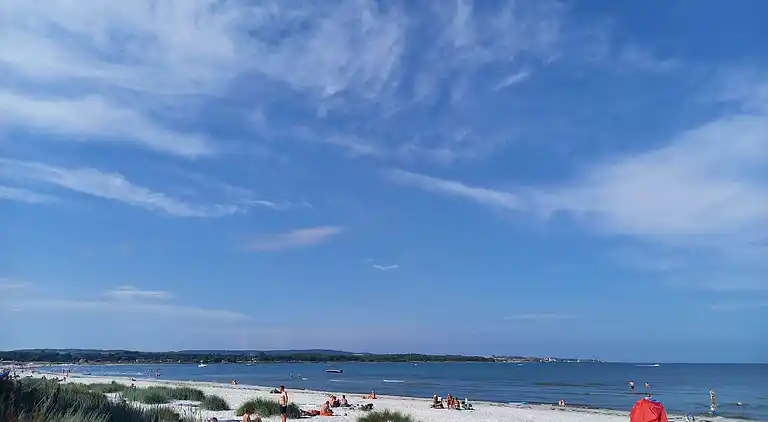 Charmerende sommerhus nær stranden