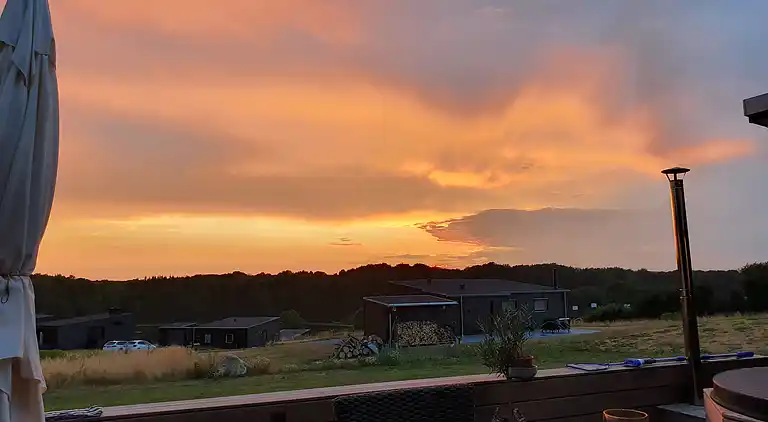 Ny topp moderne sommerhus ved vannet