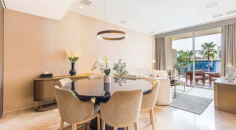 Opulentes Apartment mit 2 Schlafzimmern in Five Palm