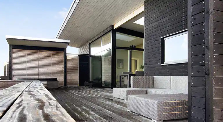 Ny topp moderne sommerhus ved vannet