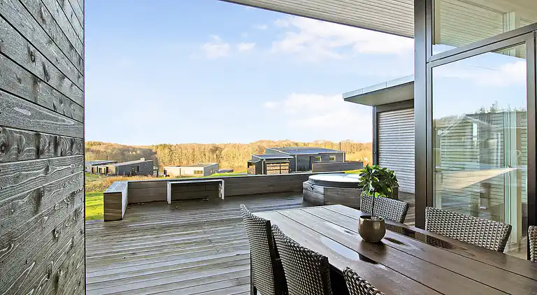 Ny topp moderne sommerhus ved vannet