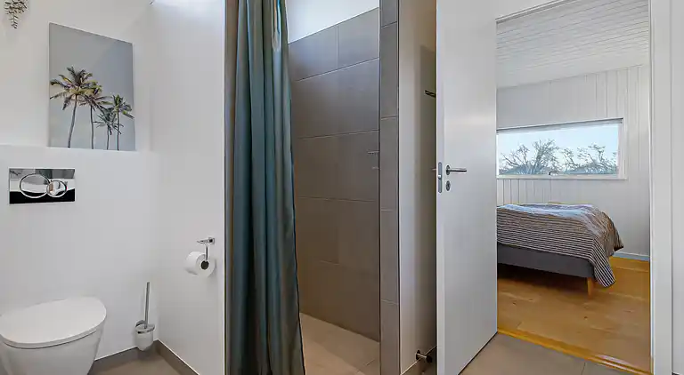 Ny topp moderne sommerhus ved vannet