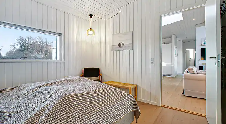 Ny topp moderne sommerhus ved vannet