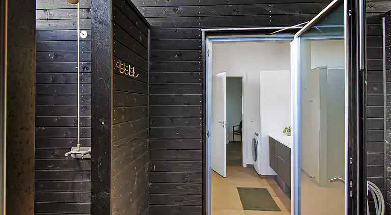 Ny topp moderne sommerhus ved vannet