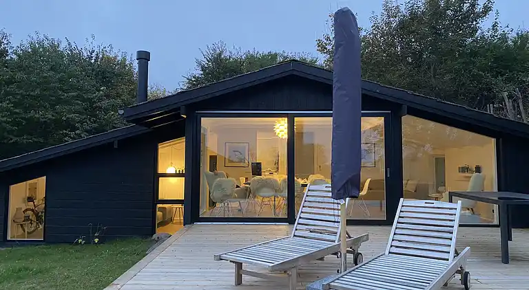 Sommerhus nær vannkanten på Bornholm