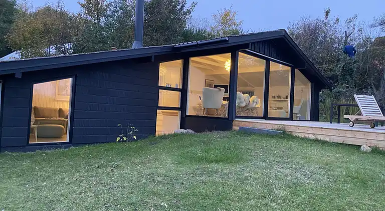 Sommerhus nær vannkanten på Bornholm