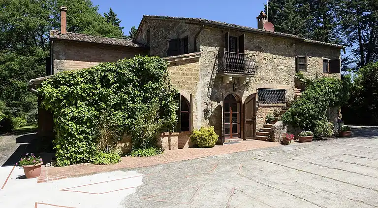 VILLA IN FARMHOUSE with pool