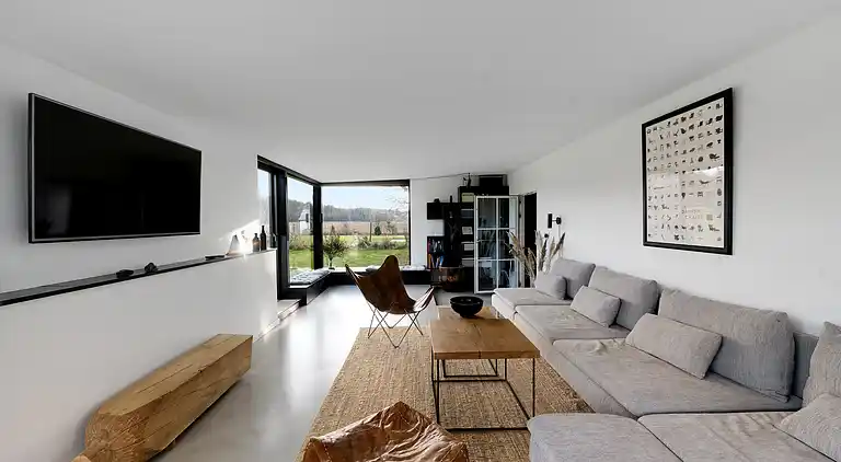 Lyxigt sommarhus på vacker skogsmark