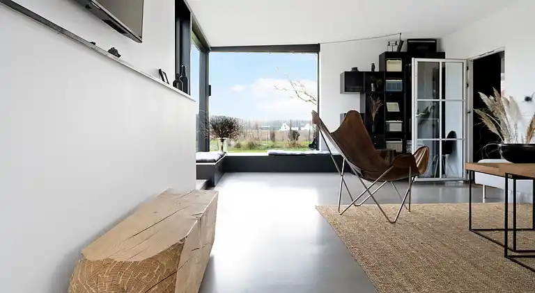 Lyxigt sommarhus på vacker skogsmark