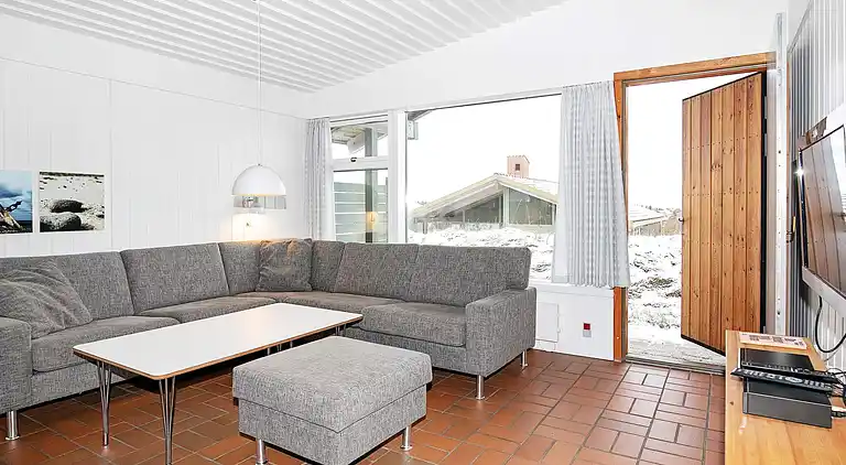 C-3 room,2 bathrooms,renovated