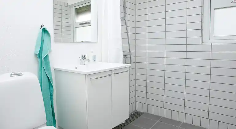 C-3 room,2 bathrooms,renovated