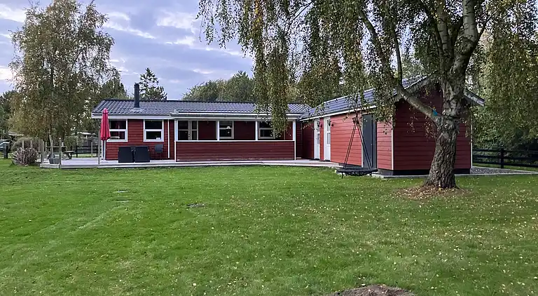 Naturskønt sommerhus med shelter og bålplads