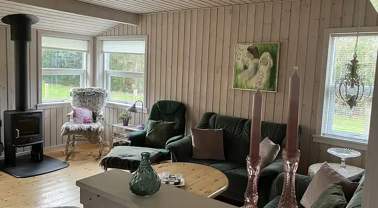 Naturskønt sommerhus med shelter og bålplads