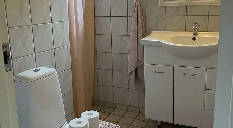 Naturskønt sommerhus med shelter og bålplads