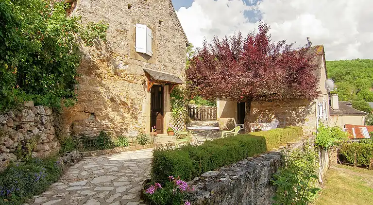 Cottage in Chartrier-Ferrière