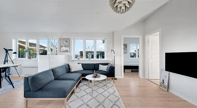 Meerblick und Ladestation für Elektroauto