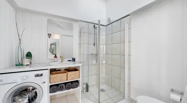 Meerblick und Ladestation für Elektroauto