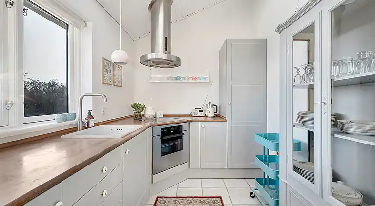 Meerblick und Ladestation für Elektroauto