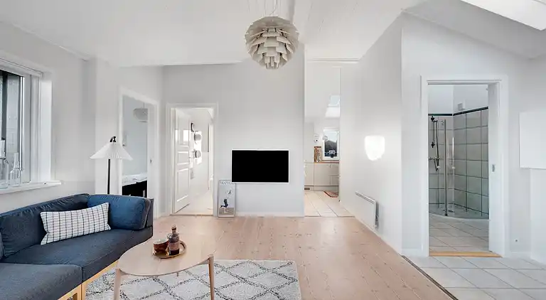 Meerblick und Ladestation für Elektroauto