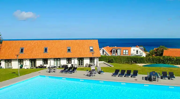 3 room w/seaview-PLUS