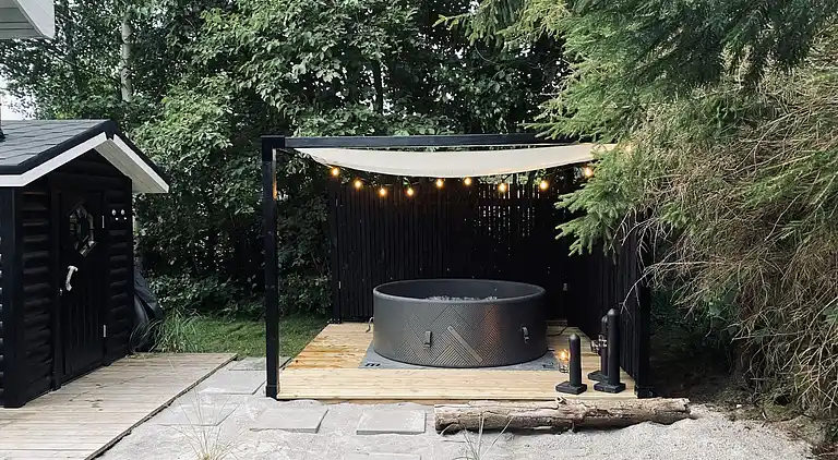 Autentisk feriehus med badstue nær stranden