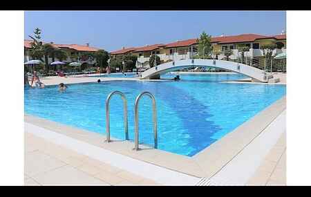 Neue Residenz - Swimmingpool und Kinderbereich - Strandplatz
