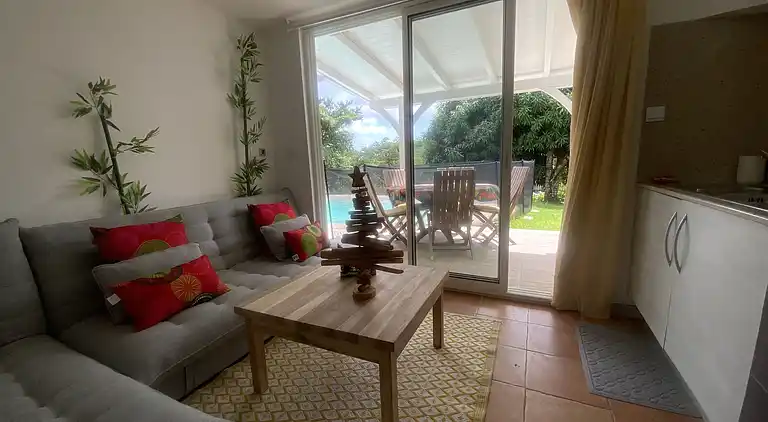 Villa low air-conditioned private lagoon pool and garden