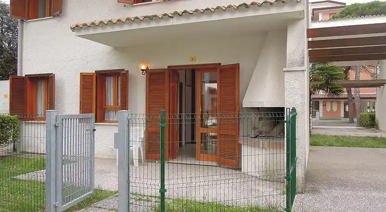 Villa with garden close to Bibione beach - Beahost