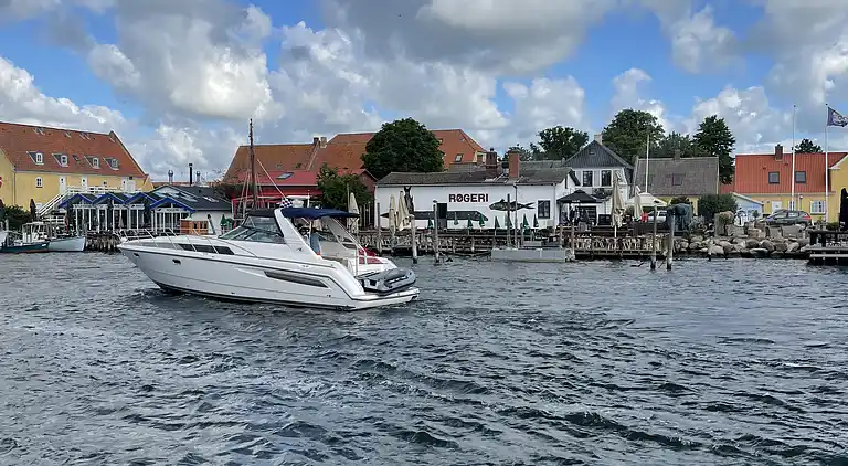 Einladendes Ferienhaus am Strand mit Seeblick