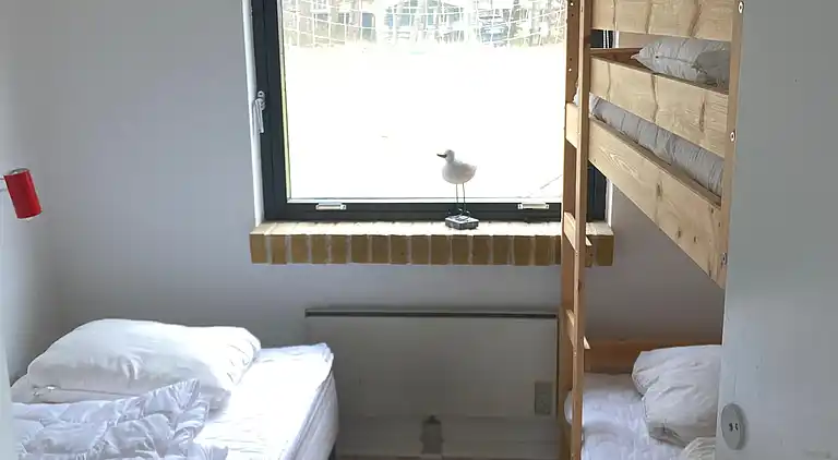 Schönes Ferienhaus auf großem Strandgrundstück