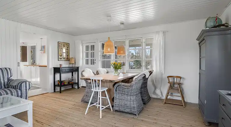 Autentisk feriehus med badstue nær stranden