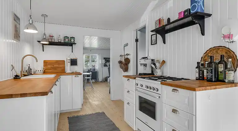 Autentisk feriehus med badstue nær stranden