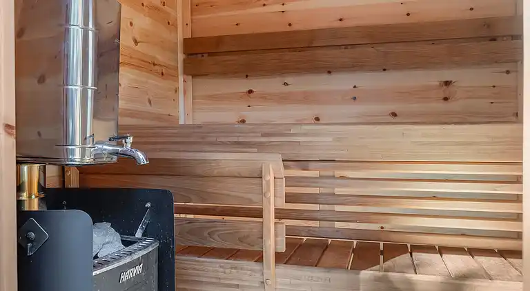 Autentisk feriehus med badstue nær stranden