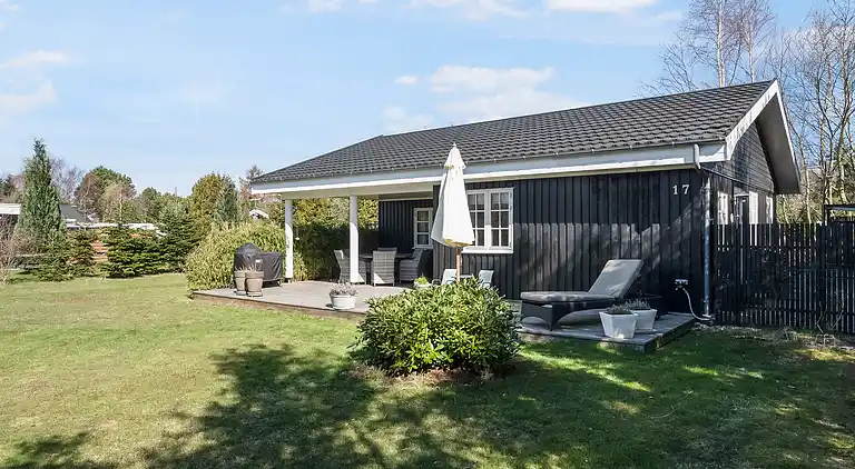 Autentisk feriehus med badstue nær stranden