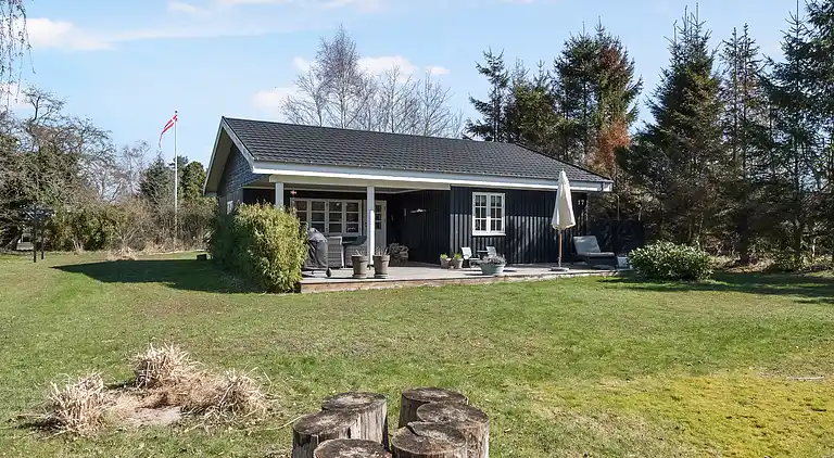 Autentisk feriehus med badstue nær stranden