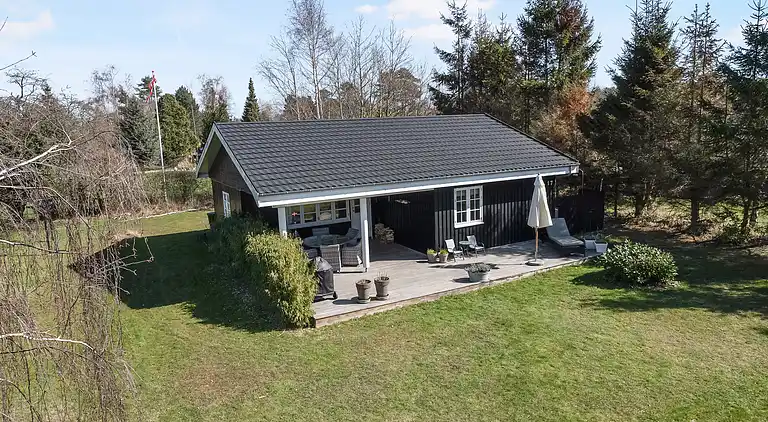 Autentisk feriehus med badstue nær stranden
