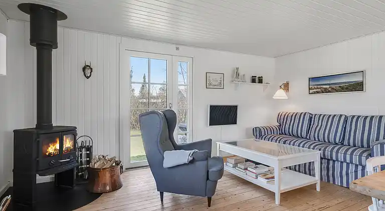 Autentisk feriehus med badstue nær stranden