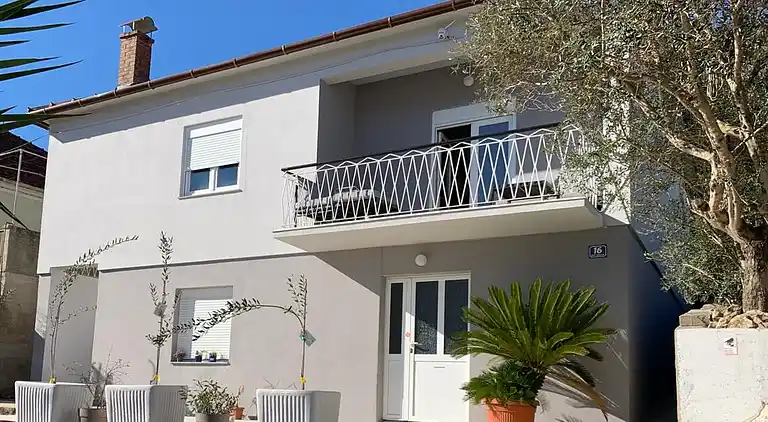 New House for exclusive use, few steps from the sea 