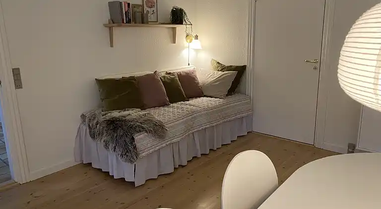 Idyllisch gelegenes Holzhaus an Wald und See