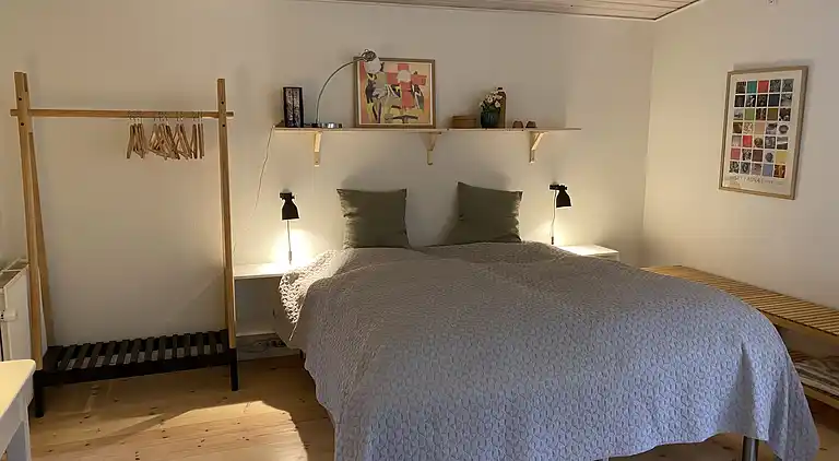 Idyllisch gelegenes Holzhaus an Wald und See